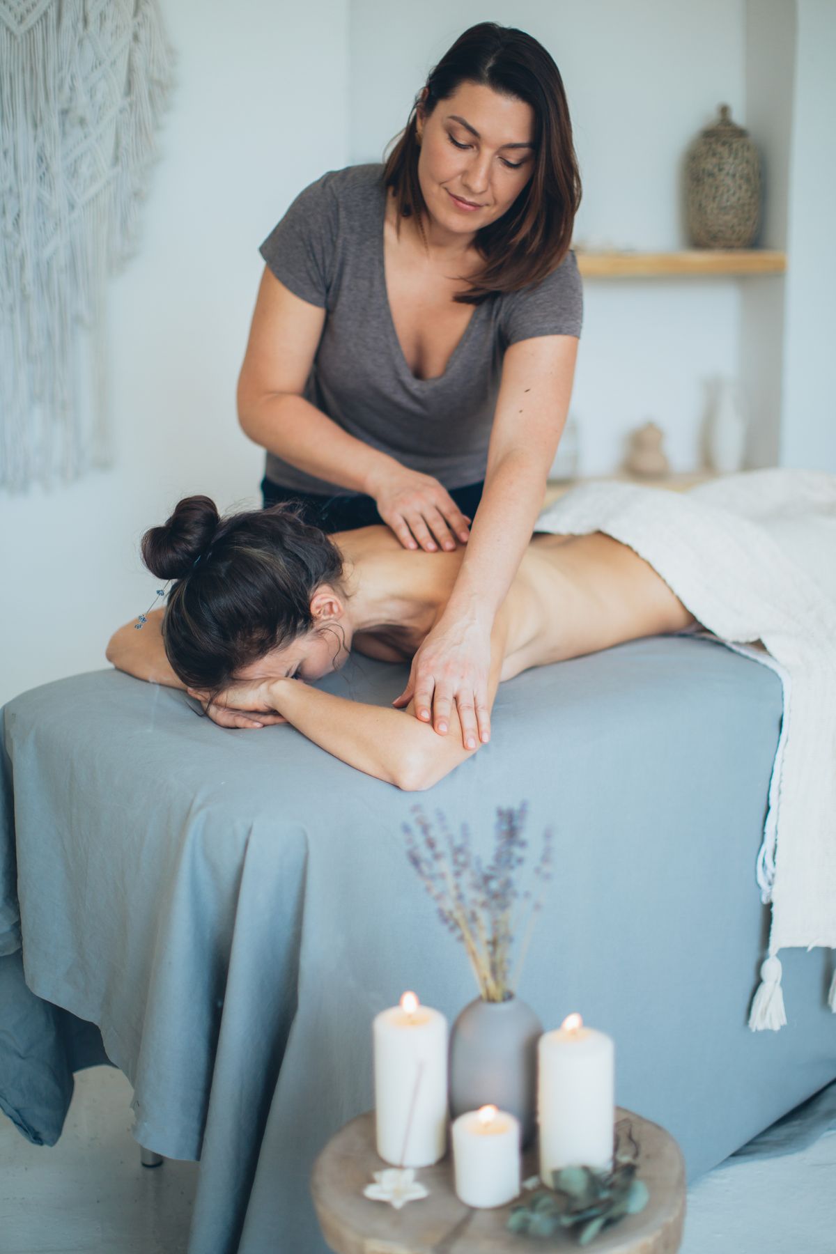 Sleep and stress relief massage at home for women